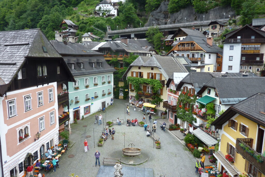 Hallstatt market square Marktplatz view from the Seehotel Grüner Baum