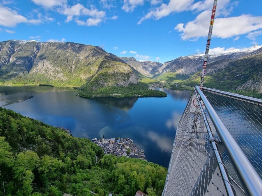 Hallstat skywalk by foot