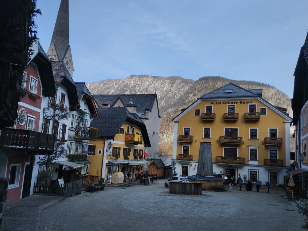 Hallstatt market place Marktplatz Seehotel Grüner Baum 