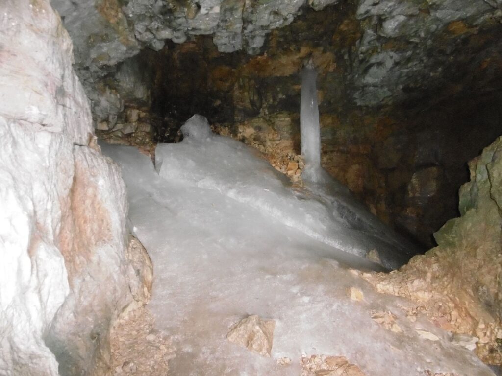 Dachstein shark Krippensteinehohle cave