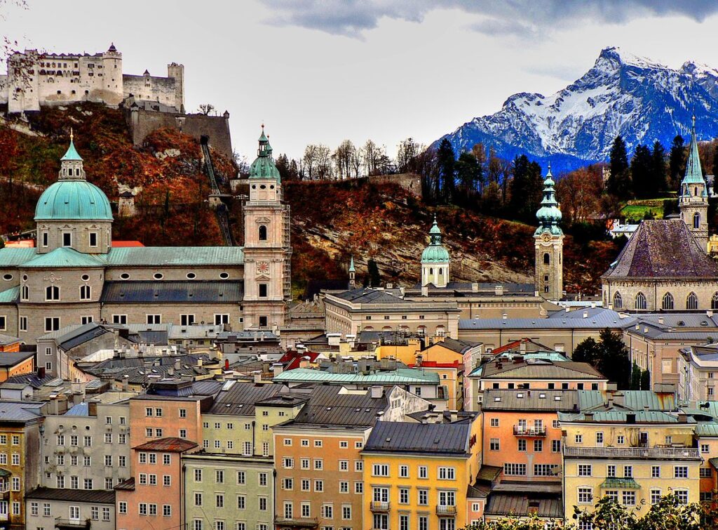 Hallstatt from Salzburg by train - Hallstatt train station 