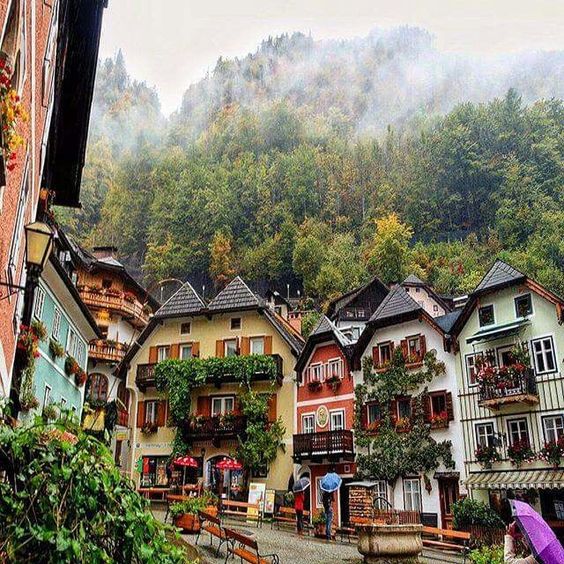 market square Hallstatt - beautiful colorful houses all around