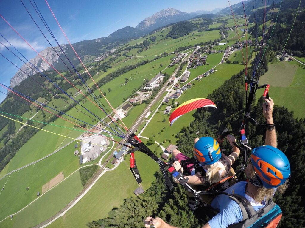Hallstatt paragliding