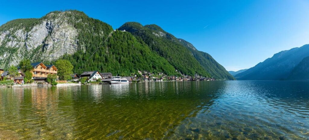 view from bathing island - badeinsel Hallstatt