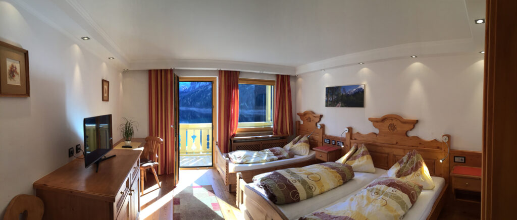 Gasthof Gosausee  triple room with balcony