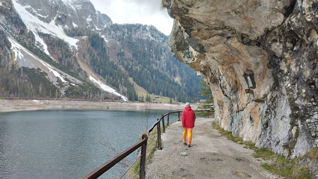 Vorderer Gosausee trail